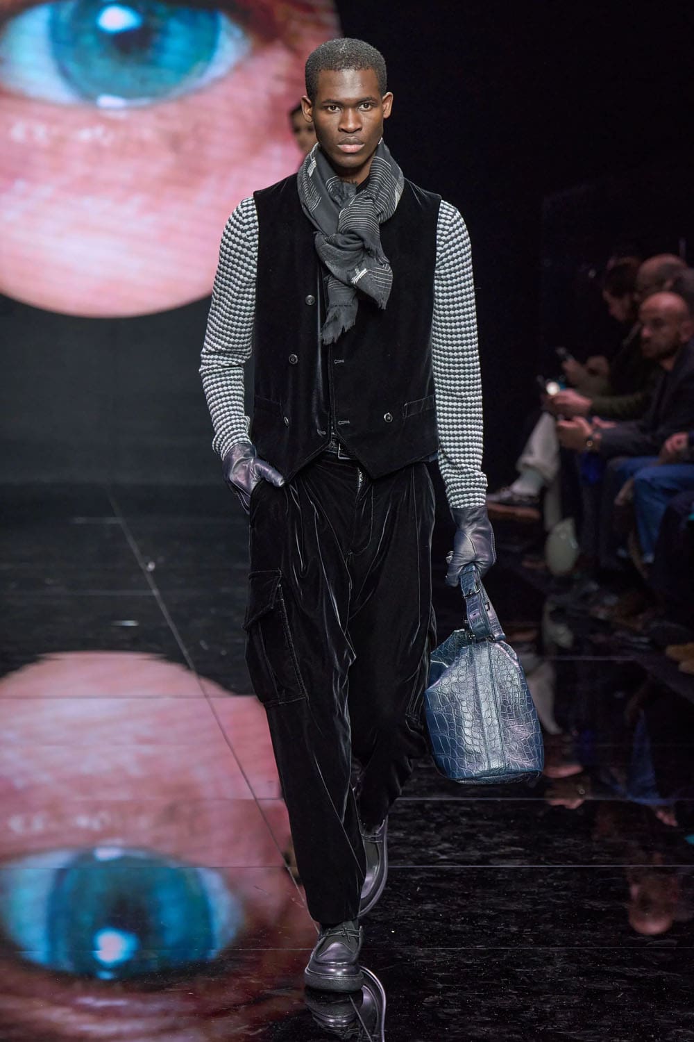 Giorgio Armani Fall Winter 2024 2025 Menswear Runway Magazine (34)