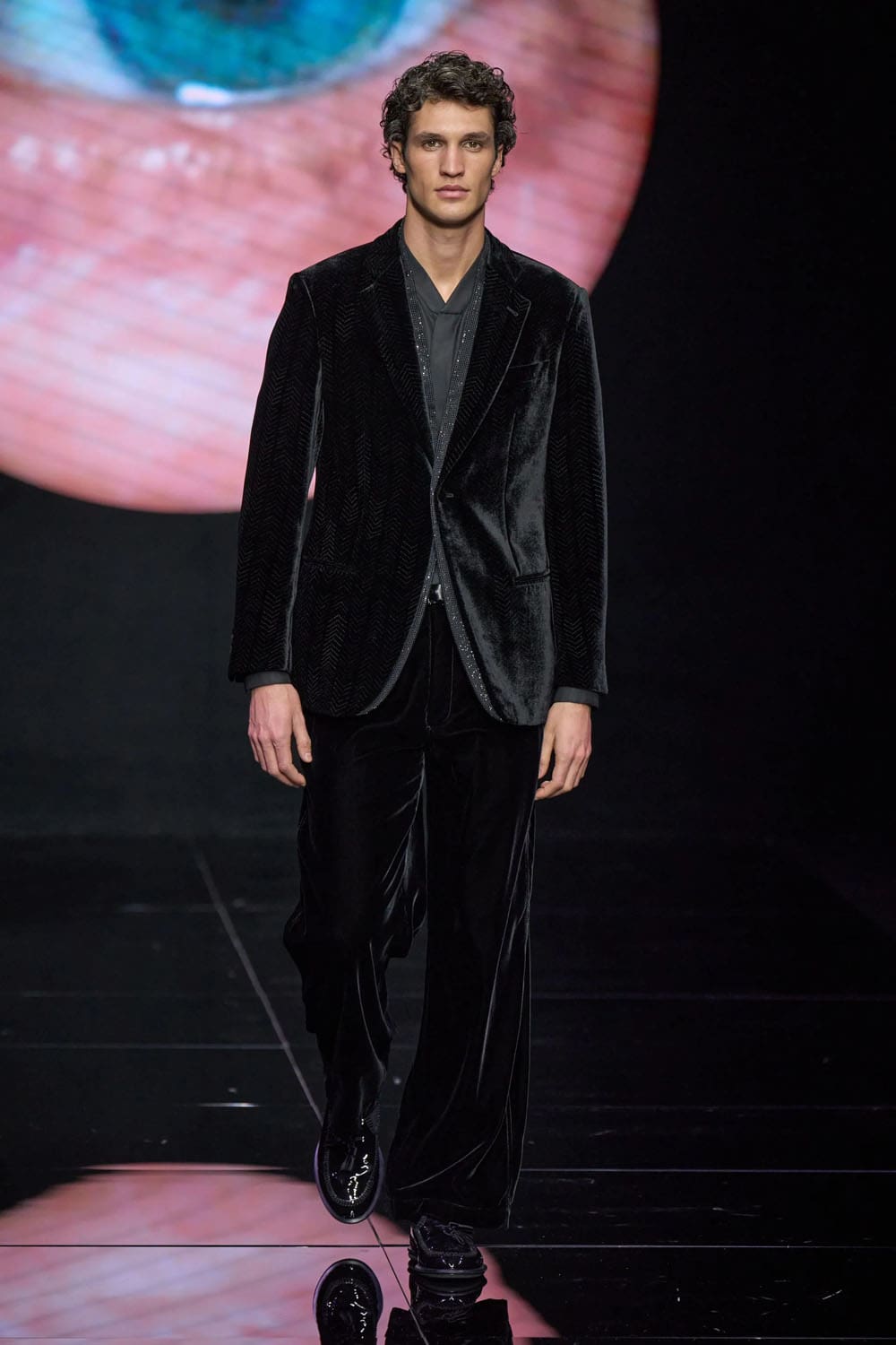 Giorgio Armani Fall Winter 2024 2025 Menswear Runway Magazine (81)