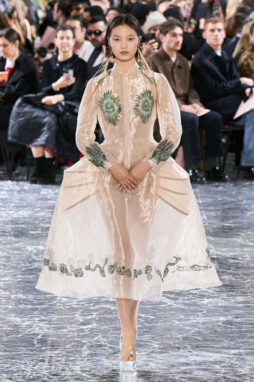 Жан-Поль Готье от Simone Rocha Haute Couture Весна-Лето 2024 Runway Журнал (1)