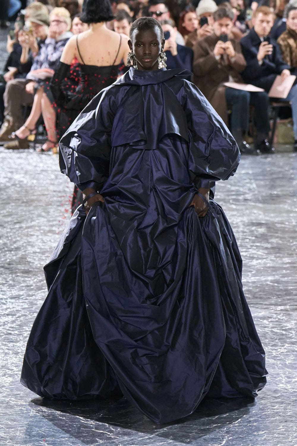 Жан-Поль Готье от Simone Rocha Haute Couture Весна-Лето 2024 Runway Журнал (13)