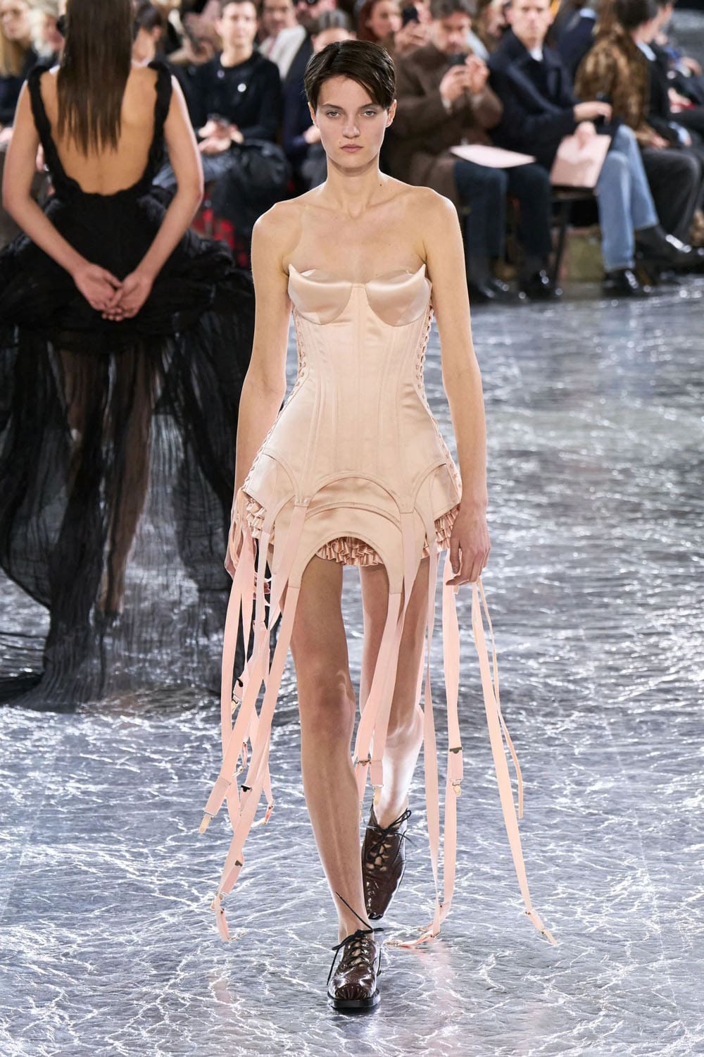 Жан-Поль Готье от Simone Rocha Haute Couture Весна-Лето 2024 Runway Журнал (15)