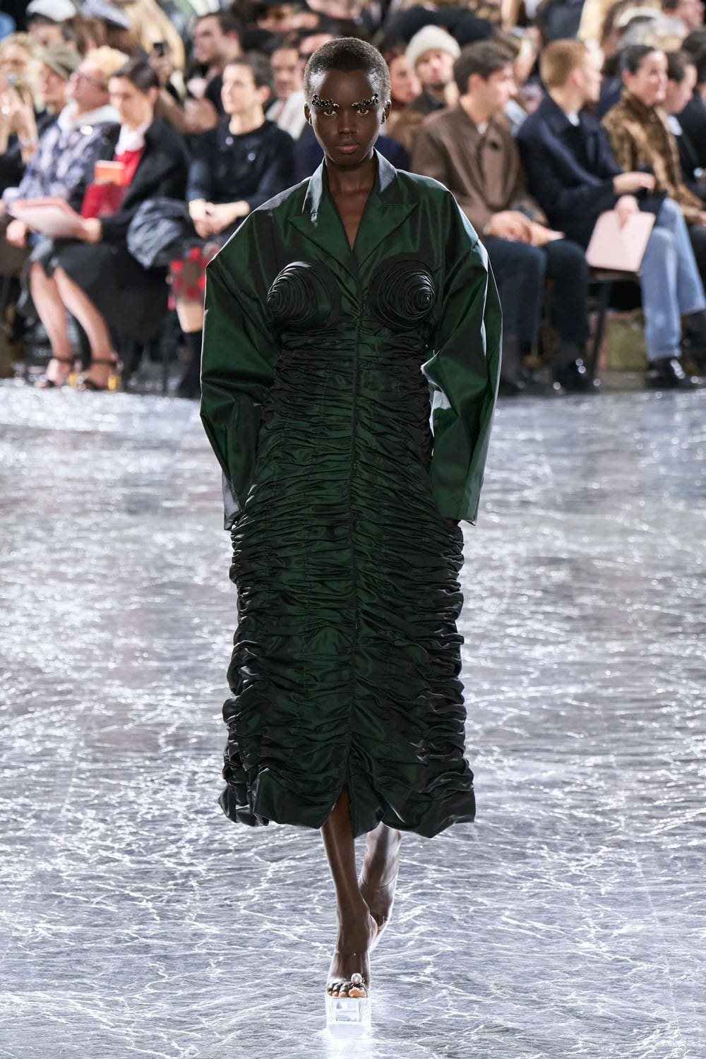 Жан-Поль Готье от Simone Rocha Haute Couture Весна-Лето 2024 Runway Журнал (16)