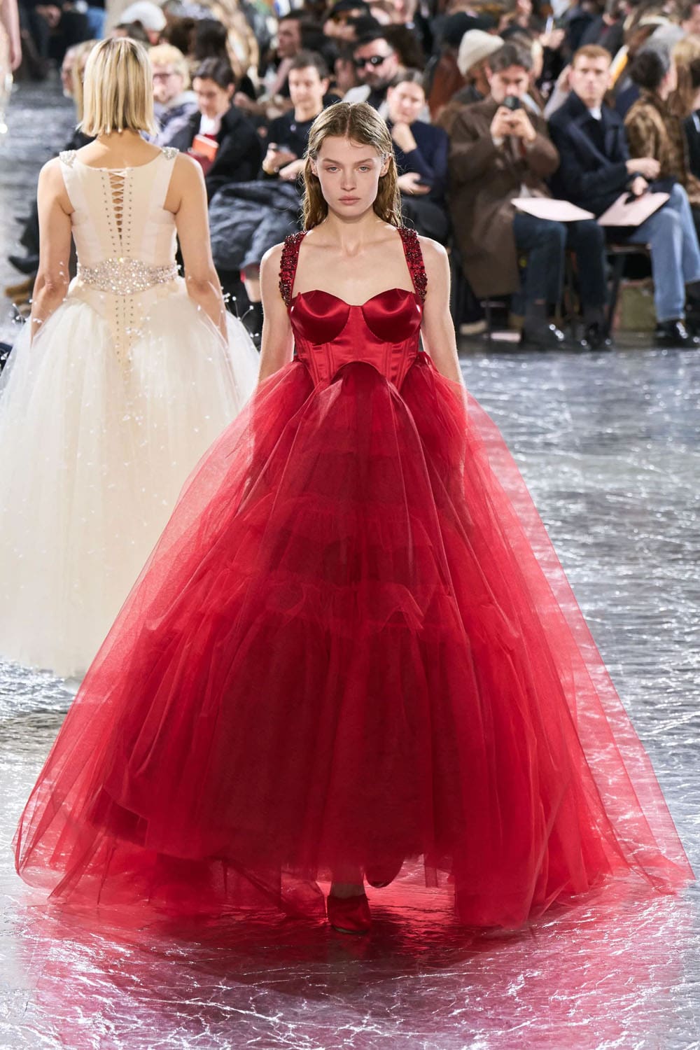 Жан-Поль Готье от Simone Rocha Haute Couture Весна-Лето 2024 Runway Журнал (26)