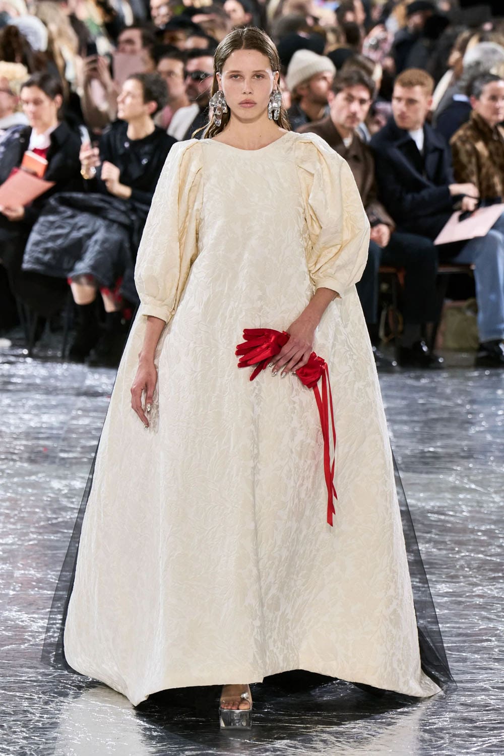 Жан-Поль Готье от Simone Rocha Haute Couture Весна-Лето 2024 Runway Журнал (33)