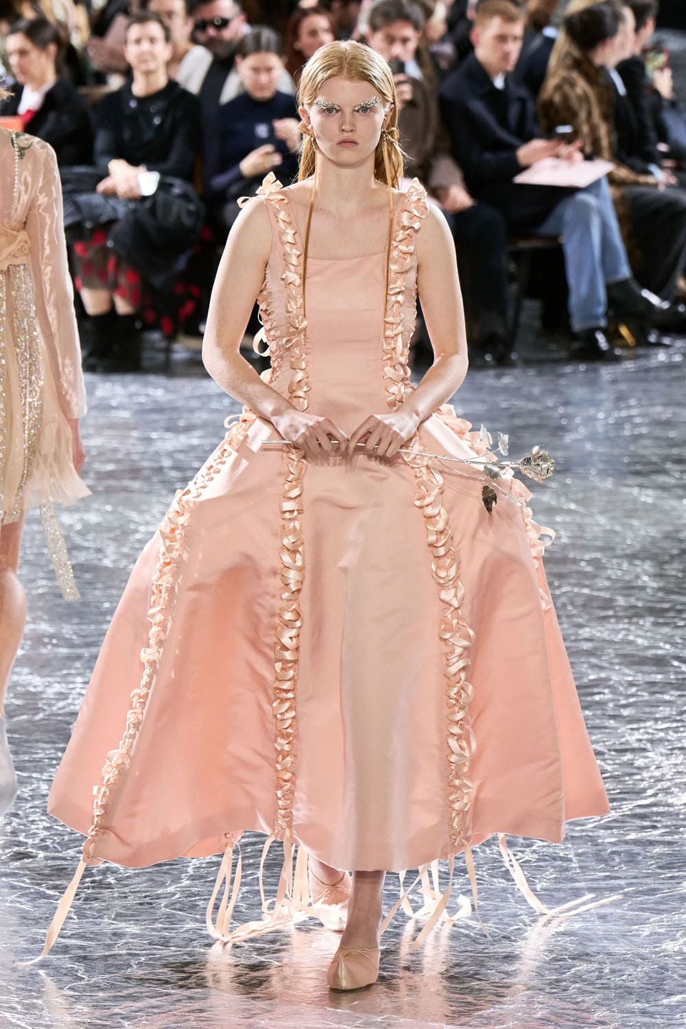 Жан-Поль Готье от Simone Rocha Haute Couture Весна-Лето 2024 Runway Журнал (4)