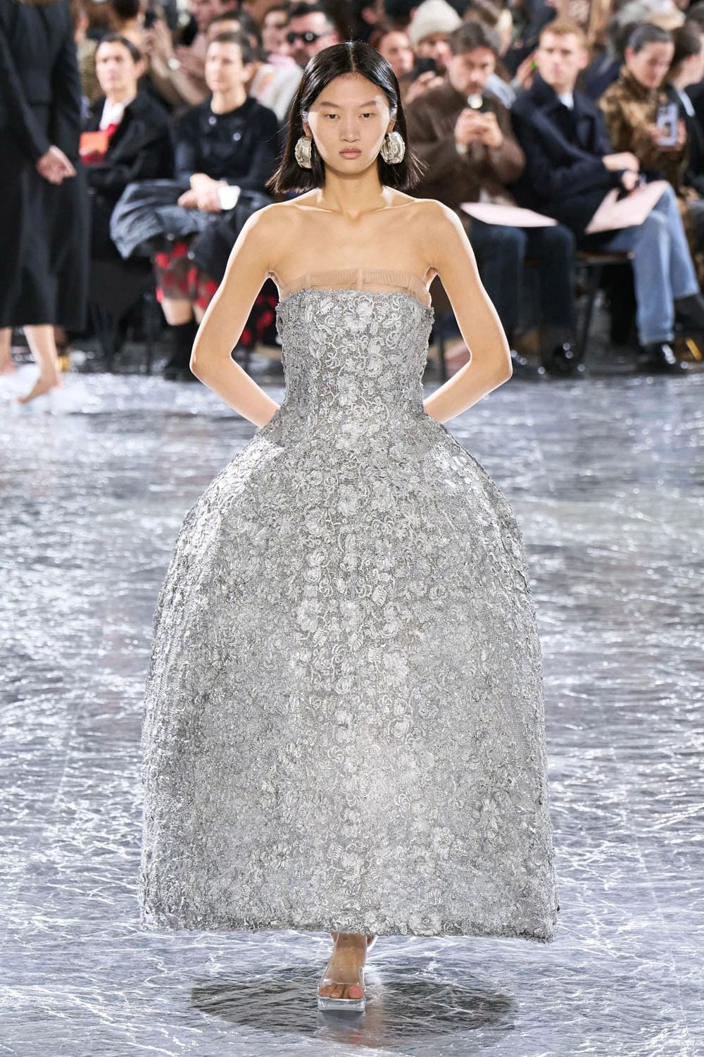 Жан-Поль Готье от Simone Rocha Haute Couture Весна-Лето 2024 Runway Журнал (7)