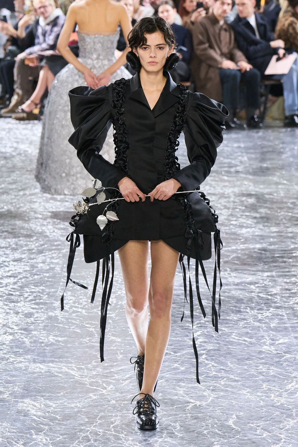 Жан-Поль Готье от Simone Rocha Haute Couture Весна-Лето 2024 Runway Журнал (8)