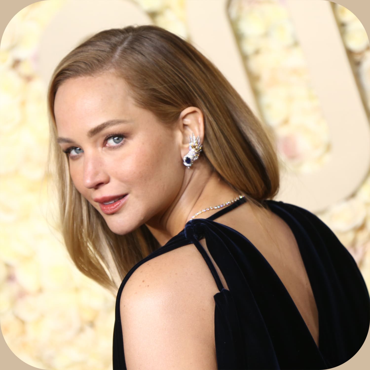 Дженнифер Лоуренс в Dior на церемонии вручения премии «Золотой глобус» 2024 2