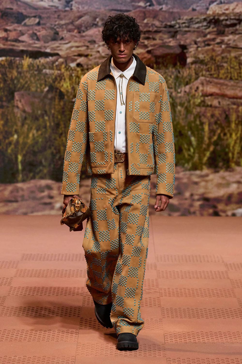 Louis Vuitton Herbst Winter 2024 Herrenmode 2025 Runway Magazin (35)