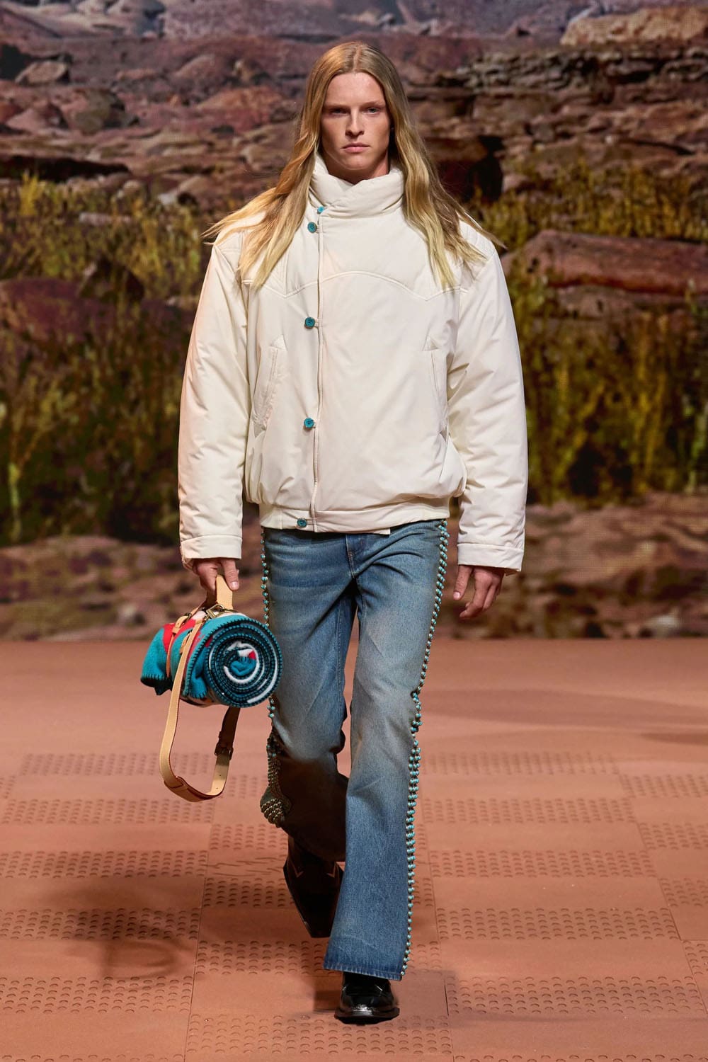 Louis Vuitton Herbst Winter 2024 Herrenmode 2025 Runway Magazin (55)