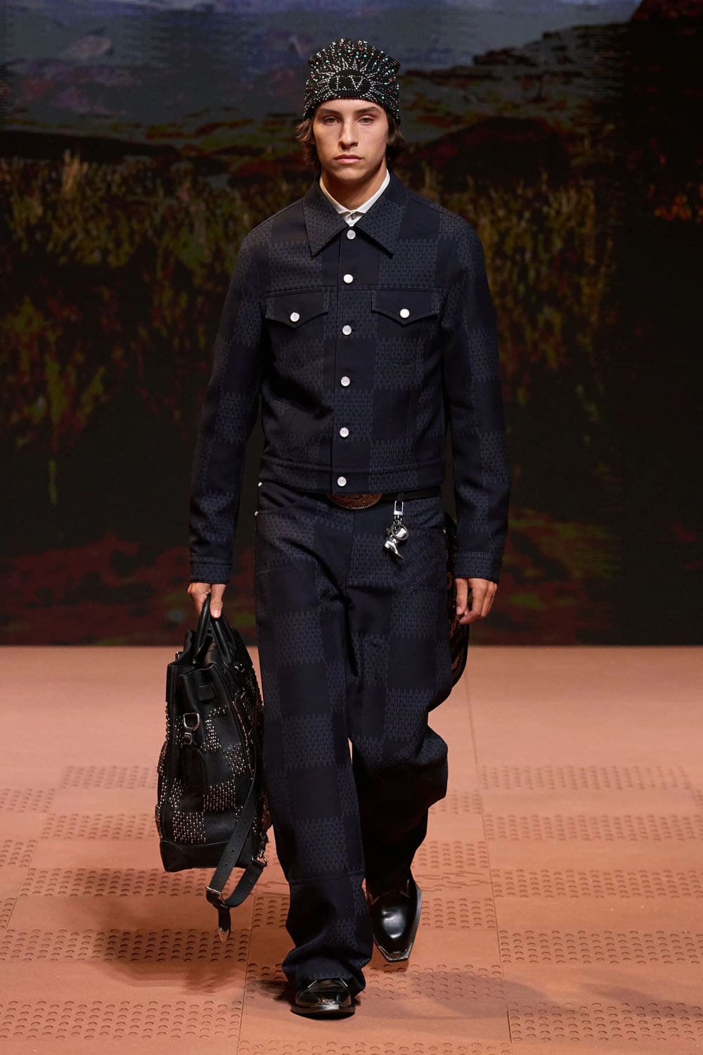 Louis Vuitton Herbst Winter 2024 Herrenmode 2025 Runway Magazin (65)