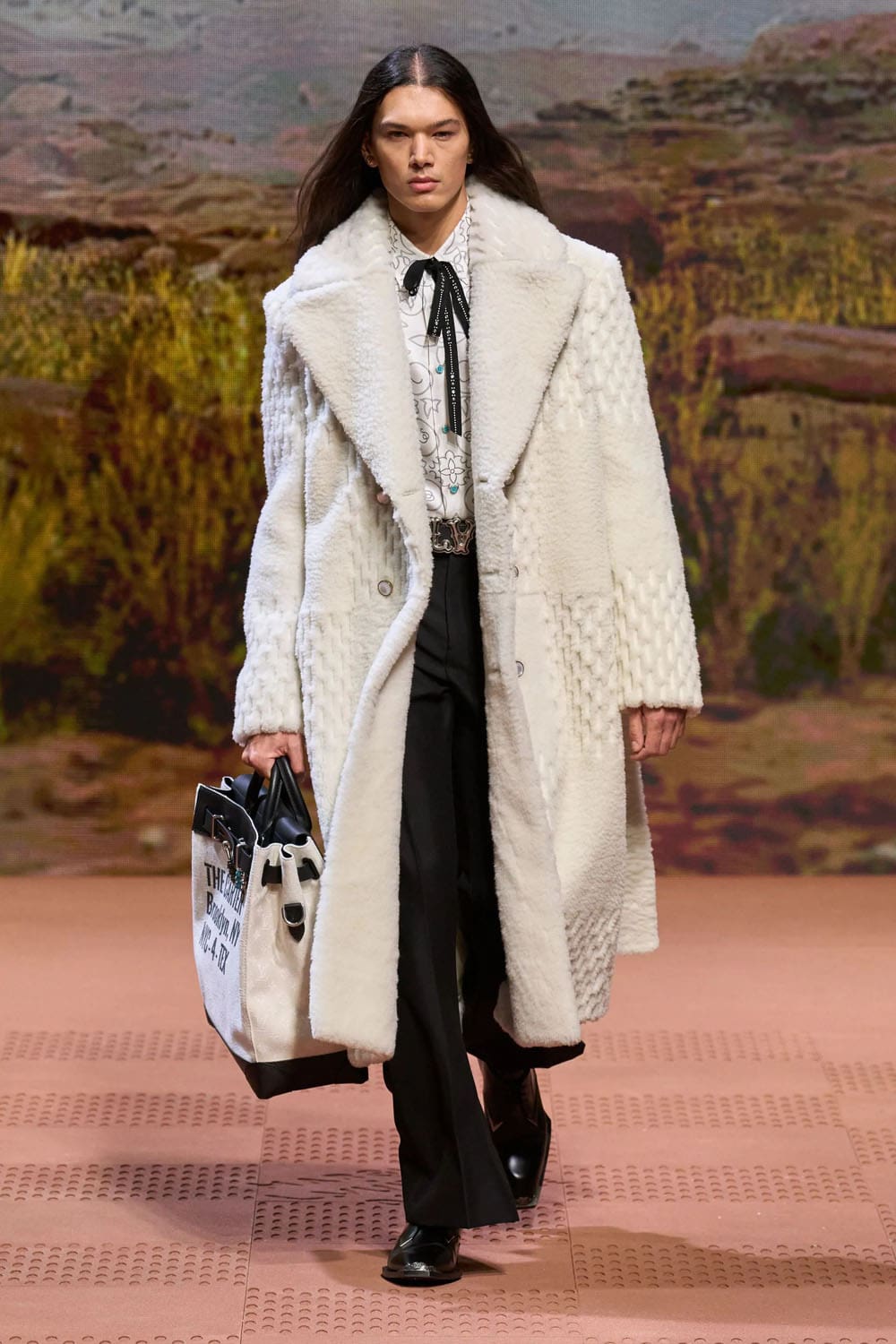 Louis Vuitton Herbst Winter 2024 Herrenmode 2025 Runway Magazin (73)