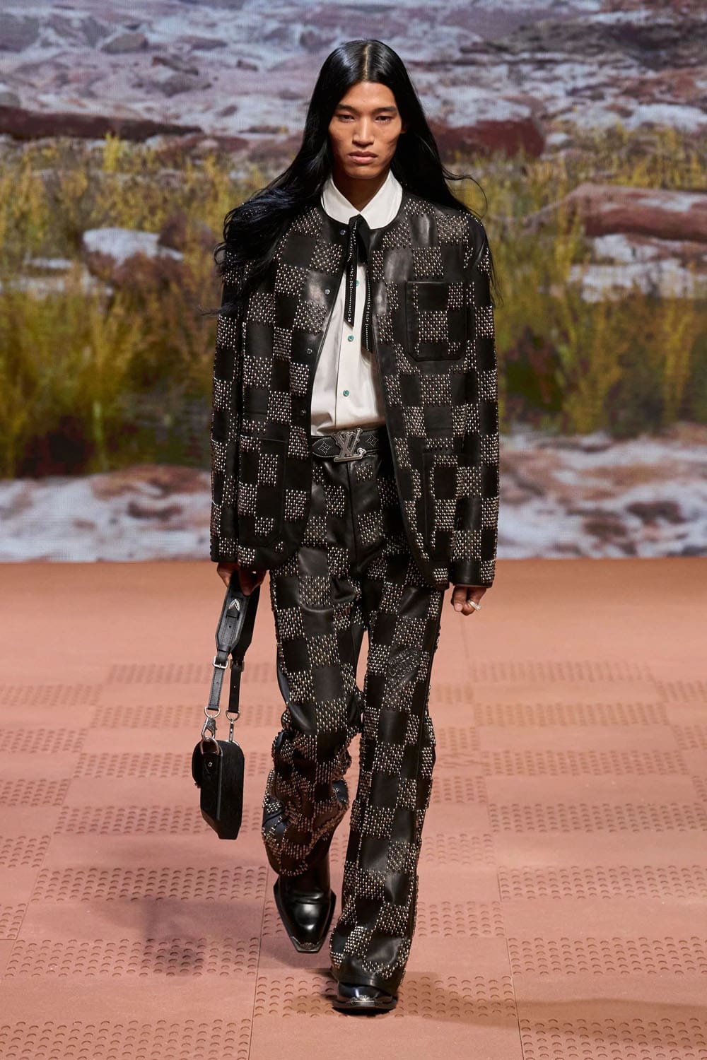 Louis Vuitton Herbst Winter 2024 Herrenmode 2025 Runway Magazin (80)