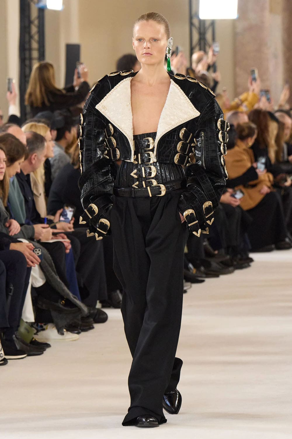 Schiaparelli Haute Couture Primavera Estate 2024 Runway Magazine (10)