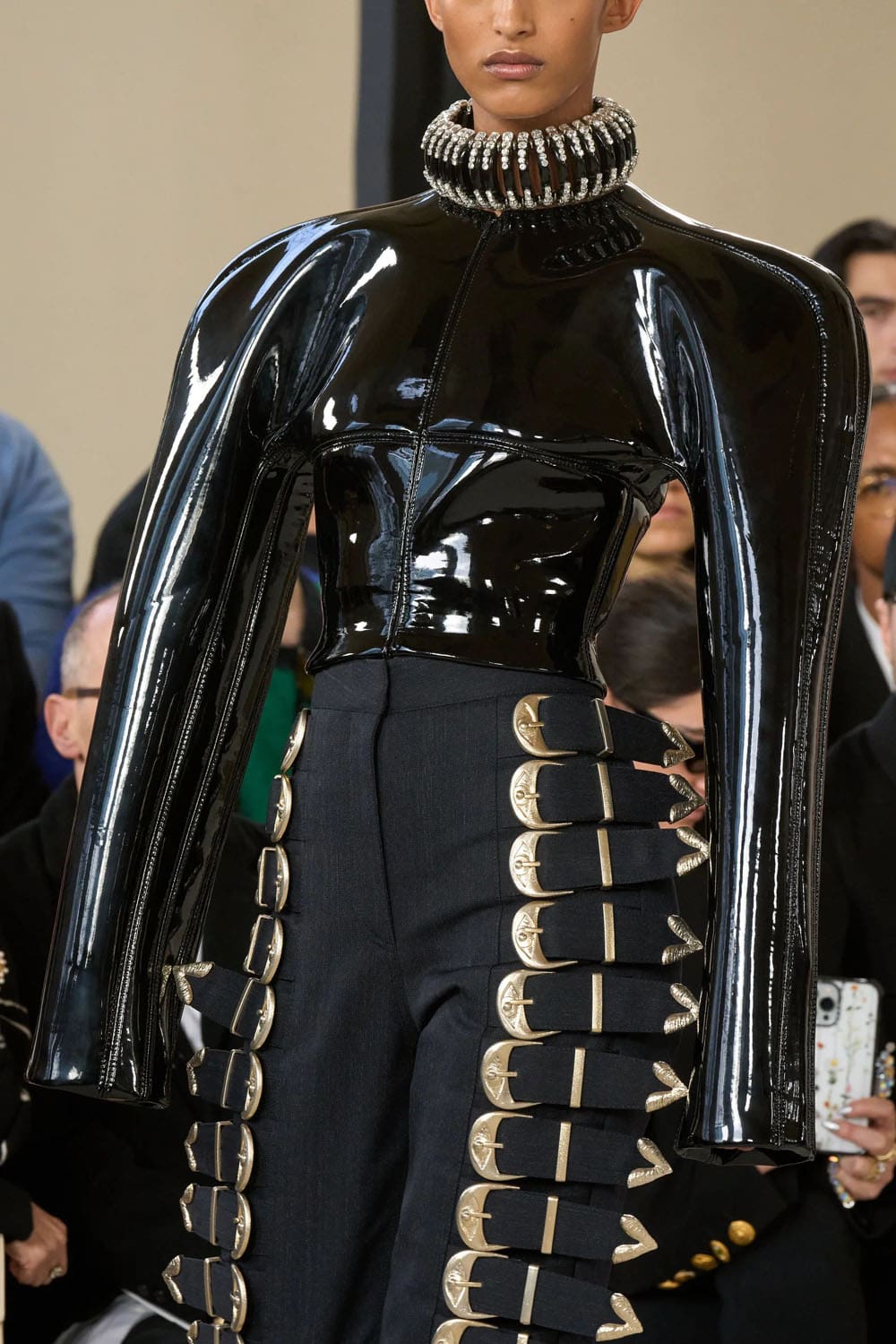 Schiaparelli Haute Couture Primavera Estate 2024 Runway Magazine (16)