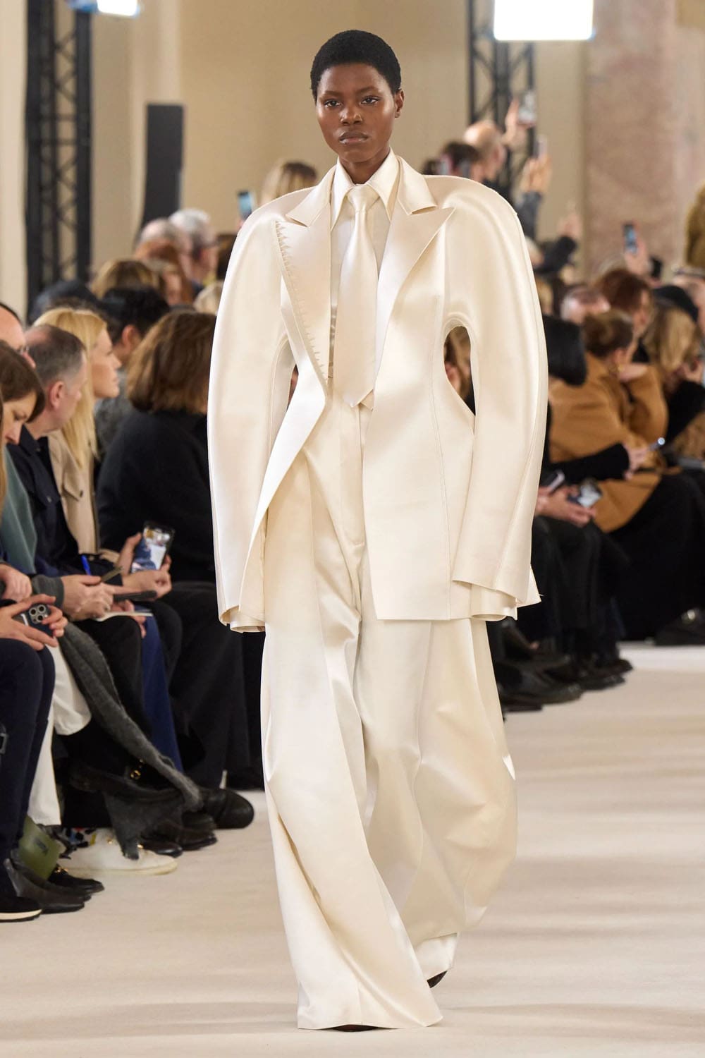 Schiaparelli Haute Couture Primavera Estate 2024 Runway Magazine (17)