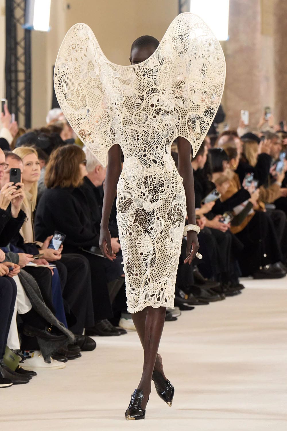 Schiaparelli Haute Couture Primavera Estate 2024 Runway Magazine (18)