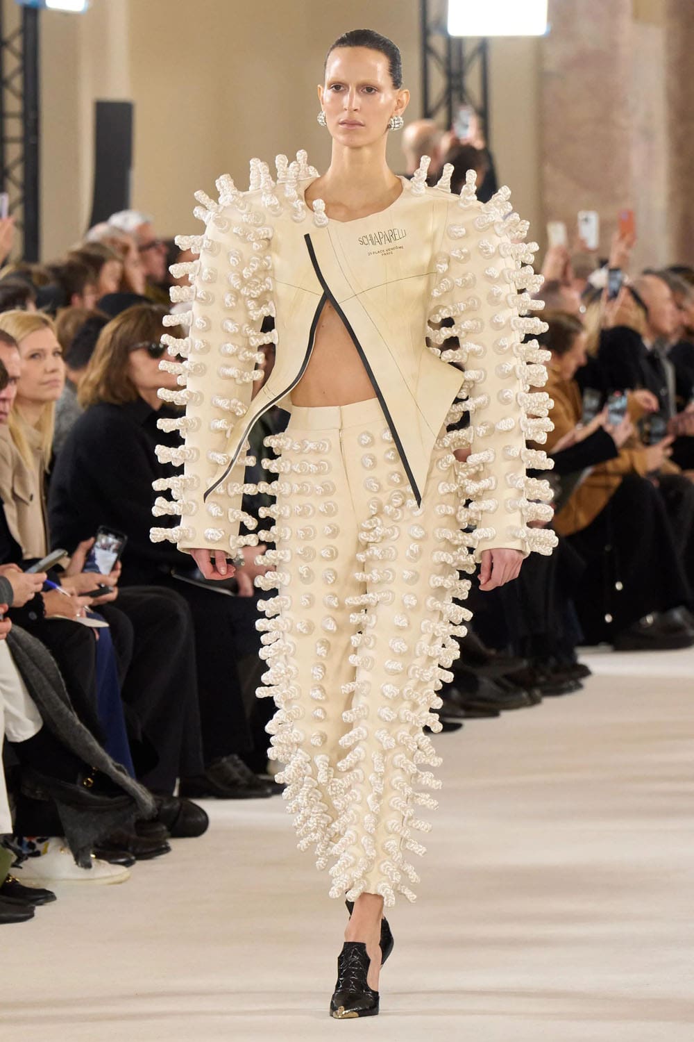 Schiaparelli Haute Couture Primavera Estate 2024 Runway Magazine (20)