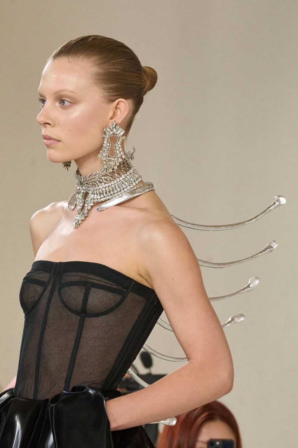 Schiaparelli Haute Couture Primavera Estate 2024 Runway Magazine (21)