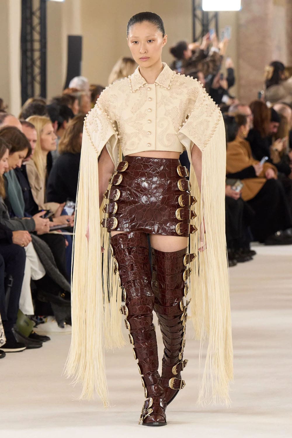 Schiaparelli Haute Couture Primavera Estate 2024 Runway Magazine (25)