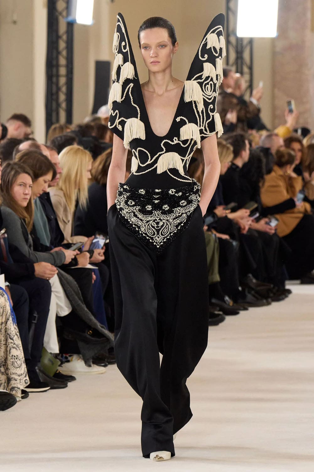 Schiaparelli Haute Couture Primavera Estate 2024 Runway Magazine (30)