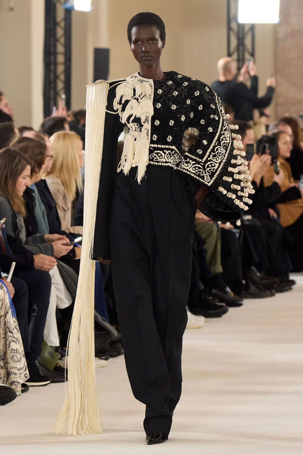 Schiaparelli Haute Couture Primavera Estate 2024 Runway Magazine (32)