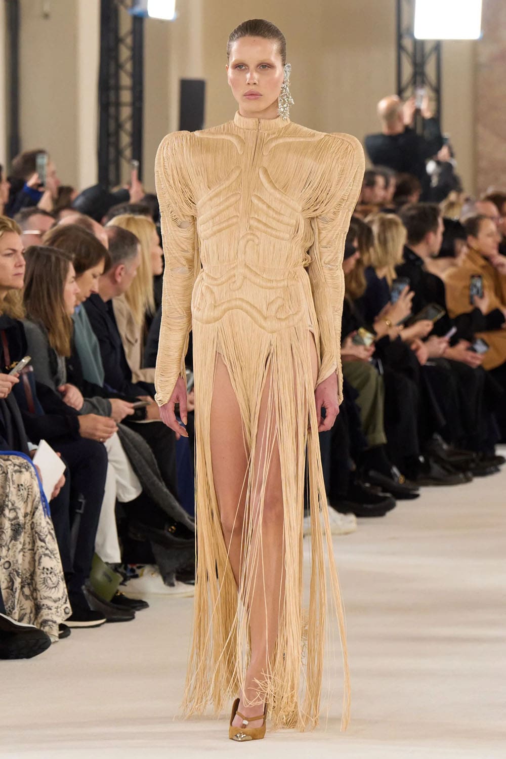 Schiaparelli Haute Couture Primavera Estate 2024 Runway Magazine (34)