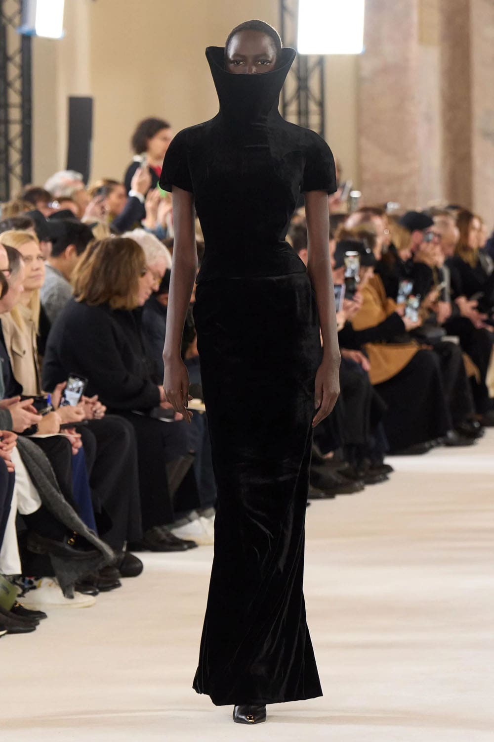 Schiaparelli Haute Couture Primavera Estate 2024 Runway Magazine (4)