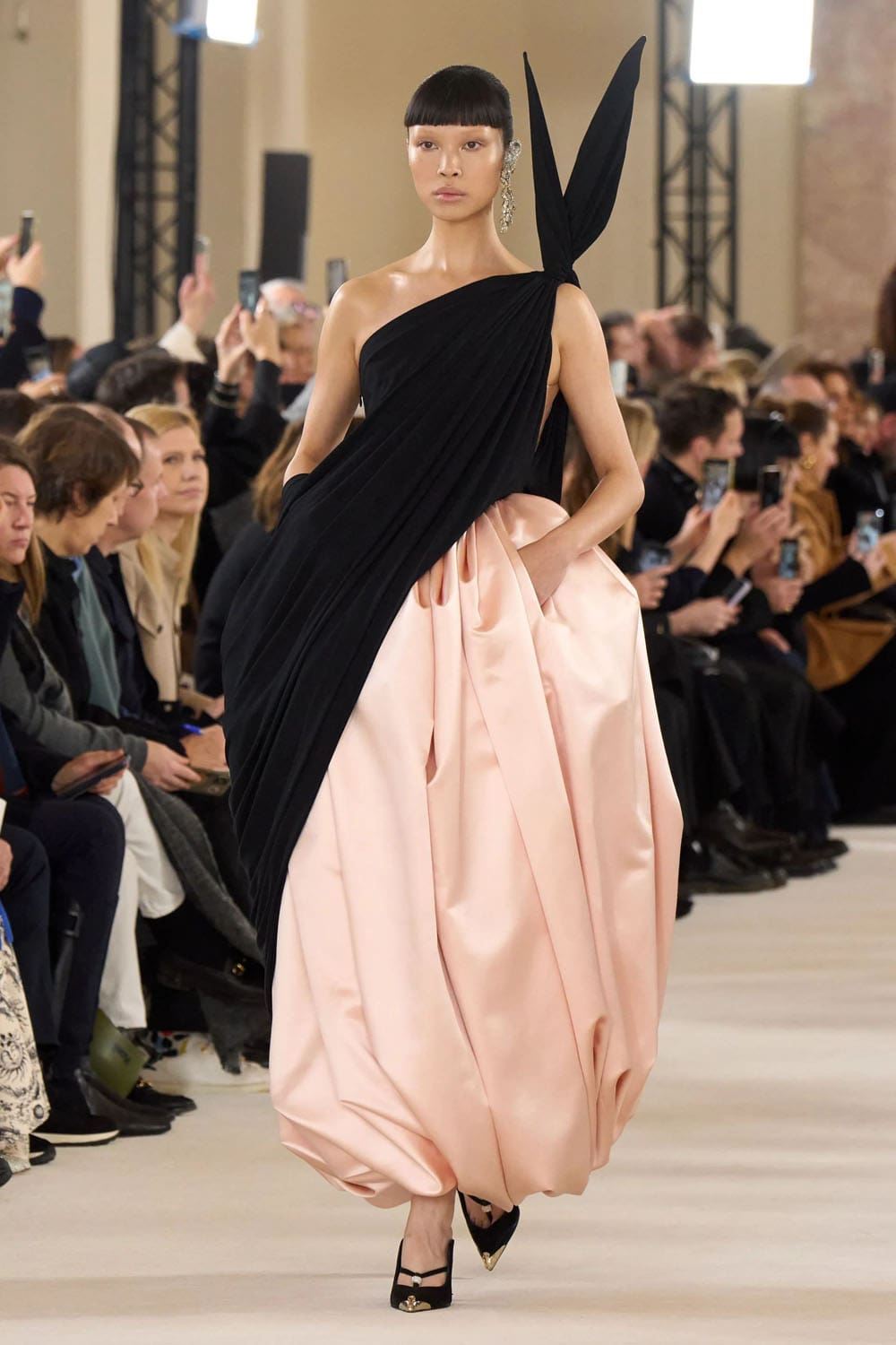 Schiaparelli Haute Couture Primavera Estate 2024 Runway Magazine (44)