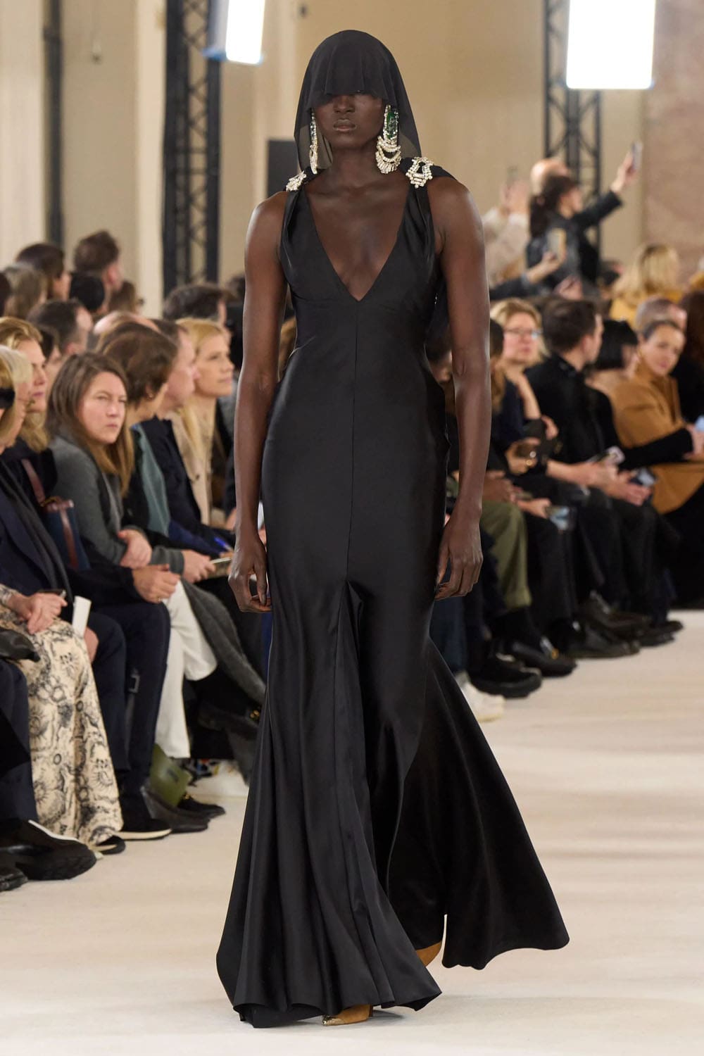Schiaparelli Haute Couture Primavera Estate 2024 Runway Magazine (49)