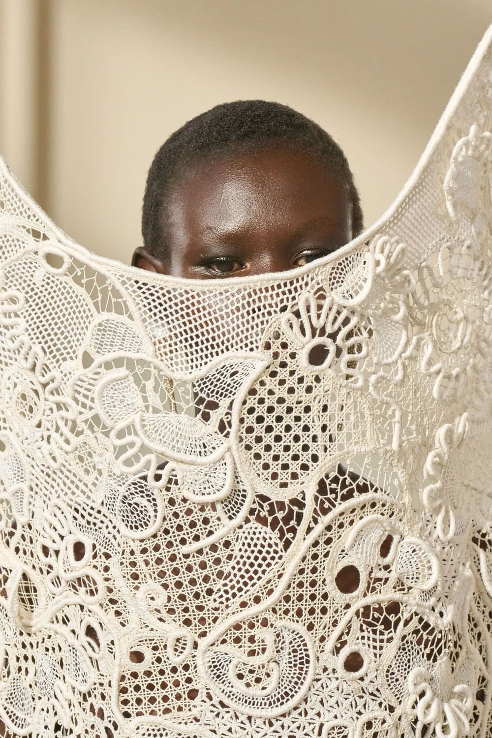 Schiaparelli Haute Couture Primavera Estate 2024 Runway Magazine (54)
