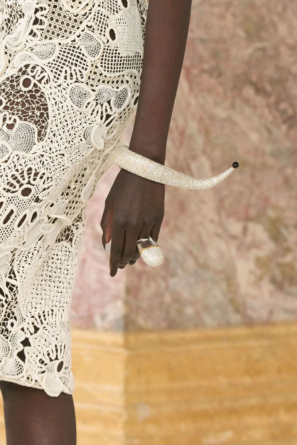 Schiaparelli Haute Couture Primavera Estate 2024 Runway Magazine (55)