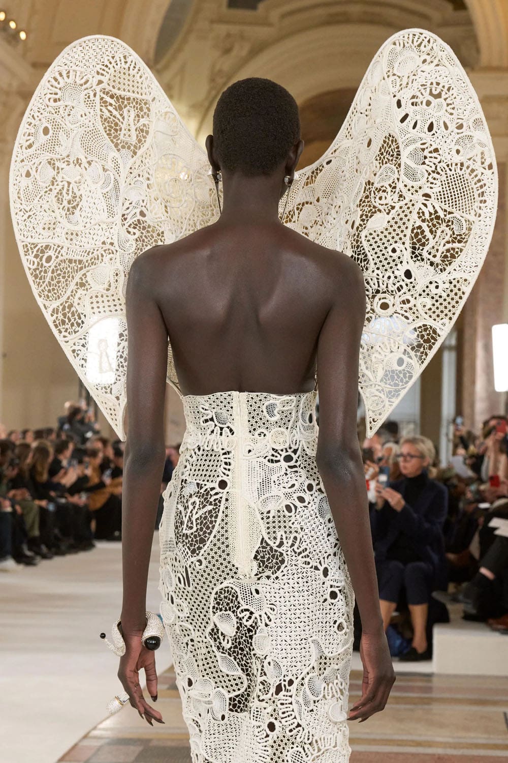 Schiaparelli Haute Couture Primavera Estate 2024 Runway Magazine (56)