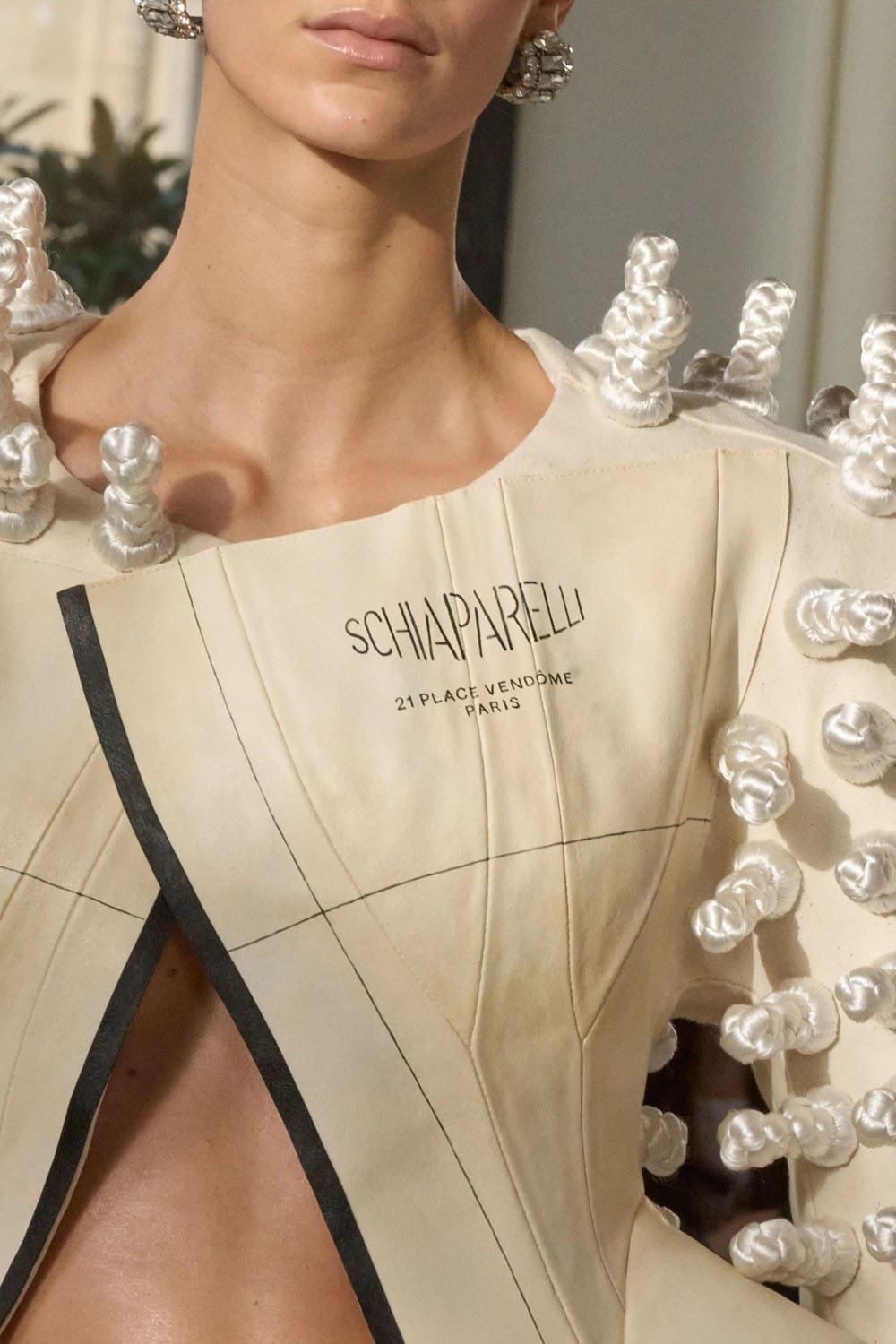 Schiaparelli Haute Couture Primavera Estate 2024 Runway Magazine (57)