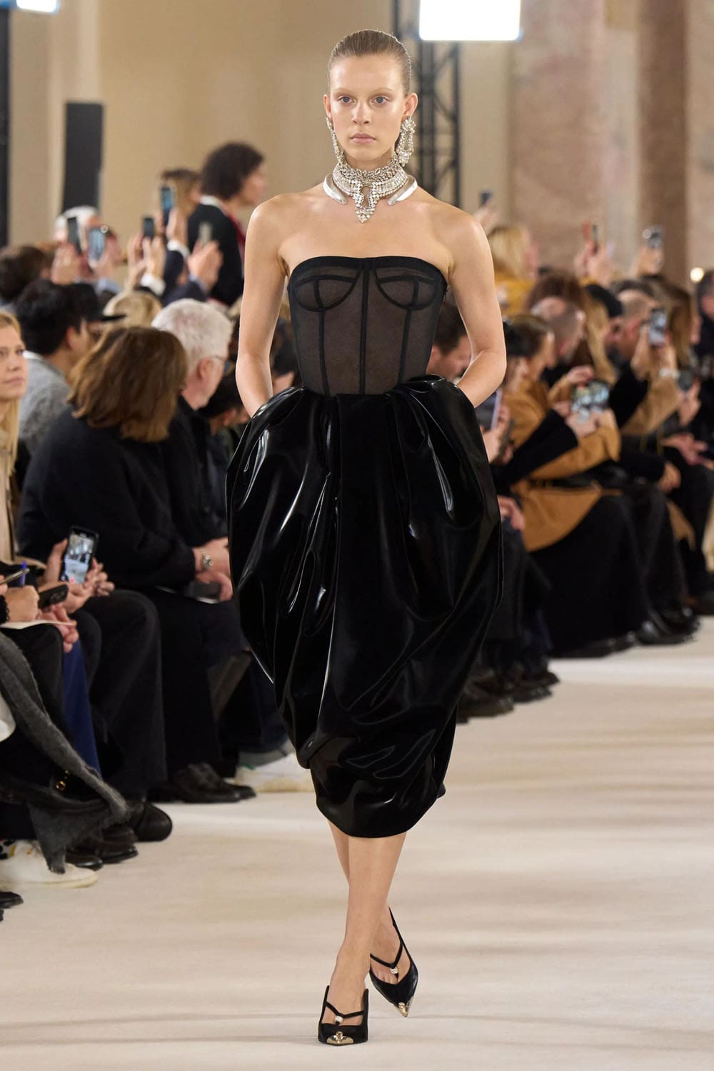 Schiaparelli Haute Couture Primavera Estate 2024 Runway Magazine (6)