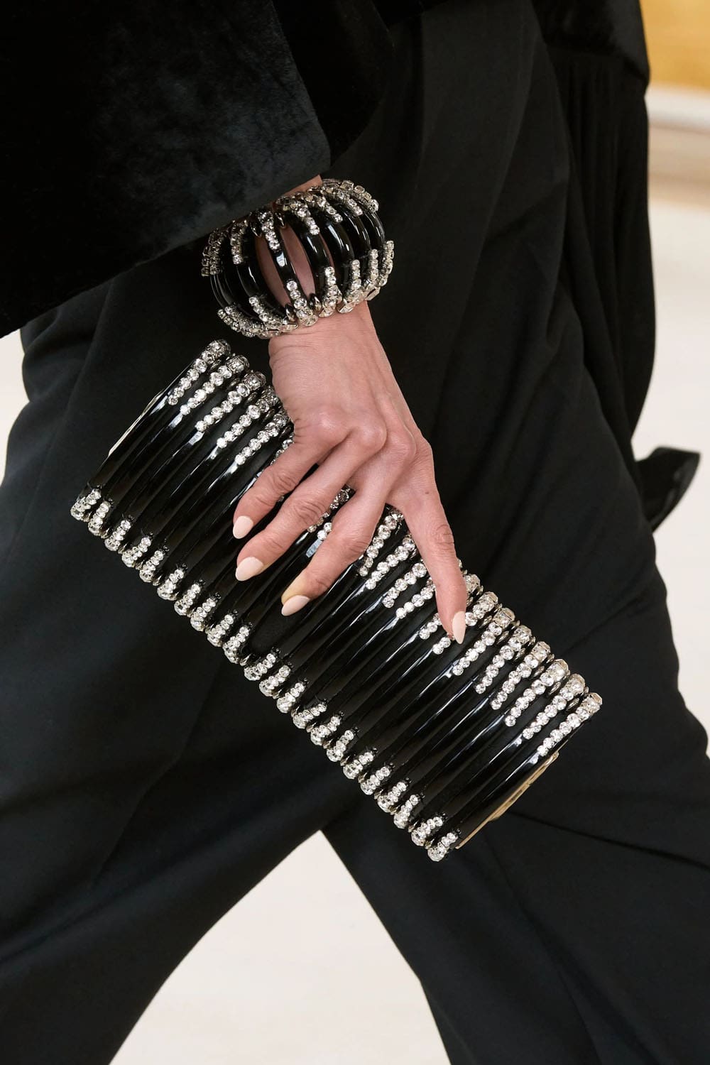 Schiaparelli Haute Couture Primavera Estate 2024 Runway Magazine (7)