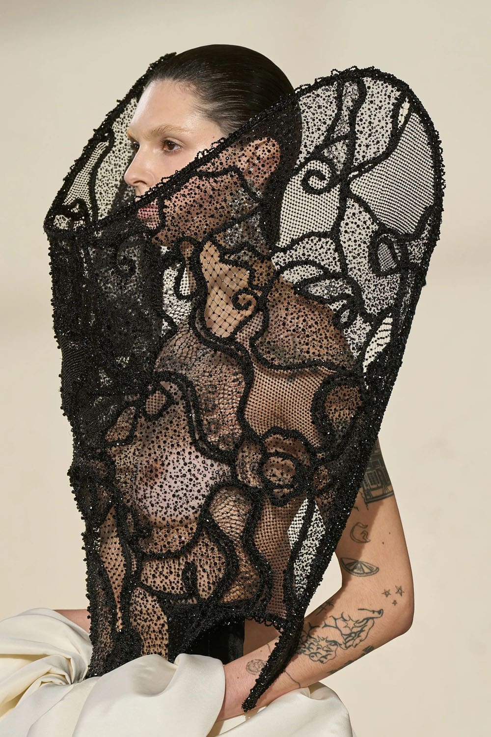 Schiaparelli Haute Couture Primavera Estate 2024 Runway Magazine (78)