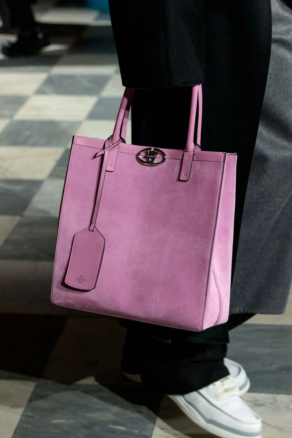 Valentino Fall Winter 2024 2025 Men Details Runway Magazine (10)