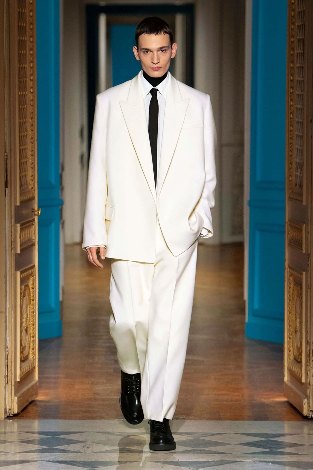 Valentino Fall Winter 2024 2025 Men Runway Magazine (12)
