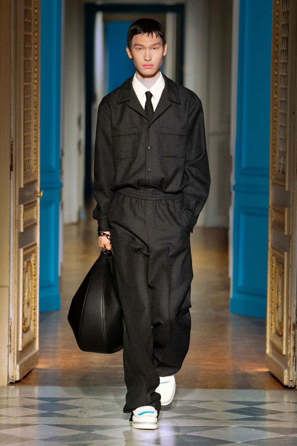 Valentino Fall Winter 2024 2025 Men Runway Magazine (13)