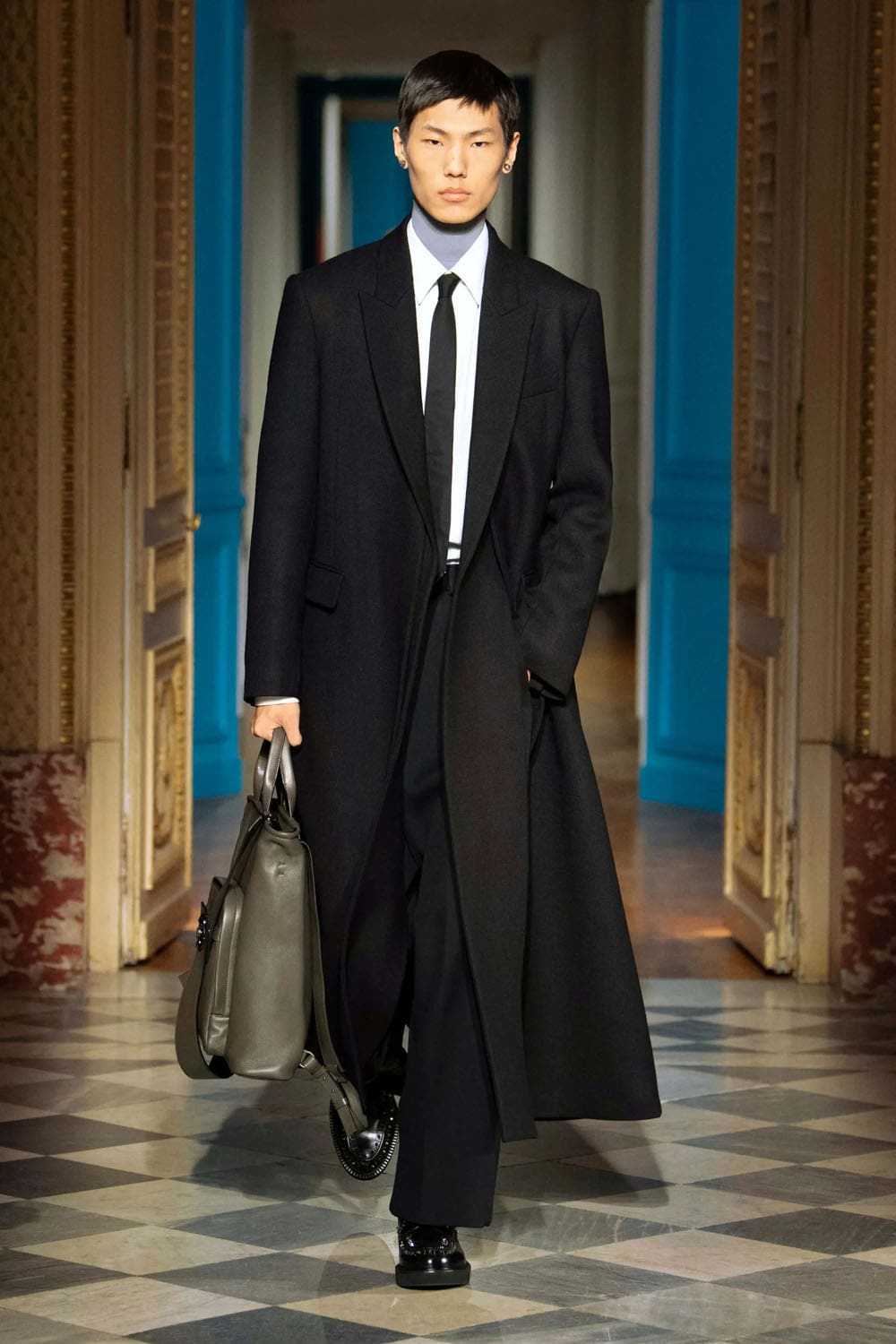 Valentino Fall Winter 2024 2025 Men Runway Magazine (18)