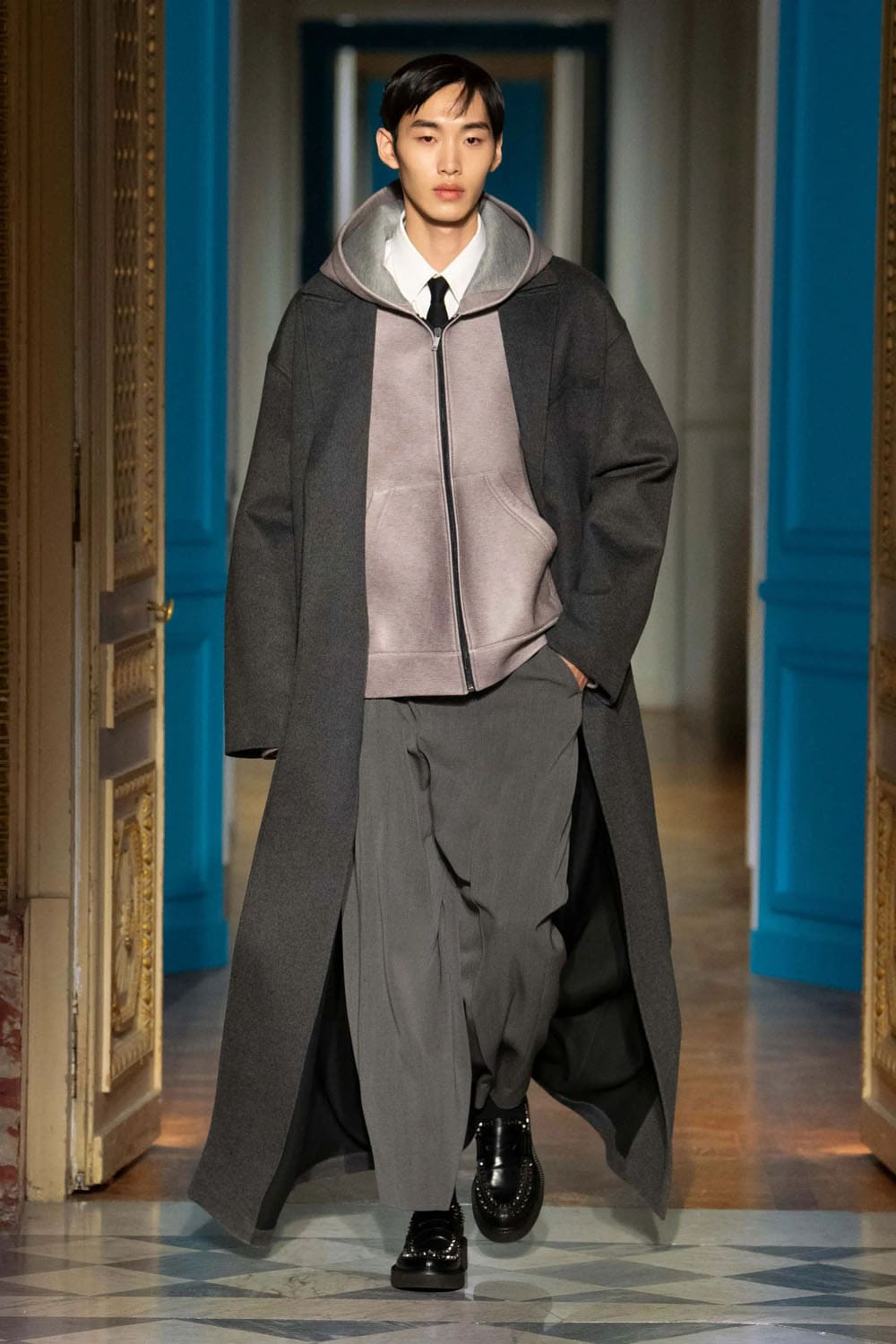 Valentino Fall Winter 2024 2025 Men Runway Magazine (30)