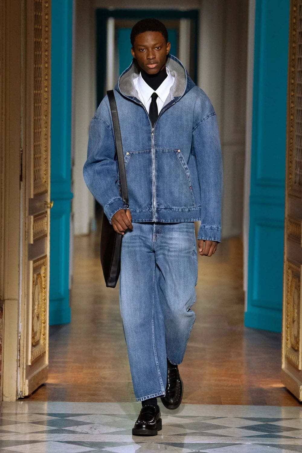 Valentino Fall Winter 2024 2025 Men Runway Magazine (32)