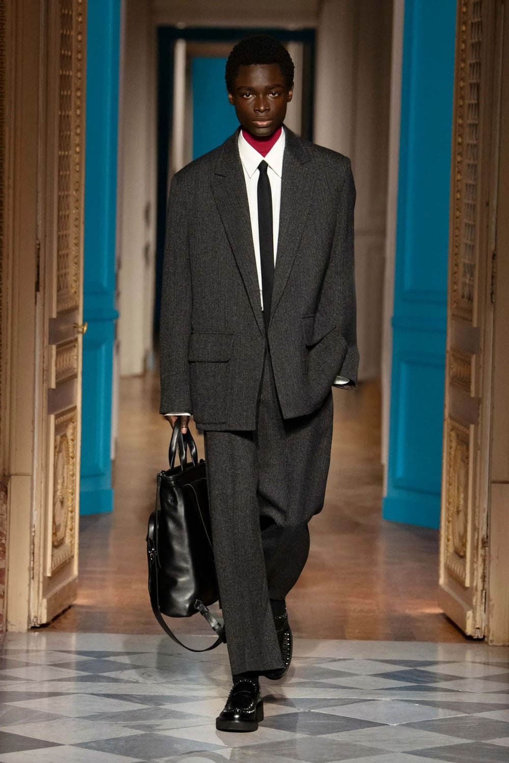 Valentino Fall Winter 2024 2025 Men Runway Magazine (35)