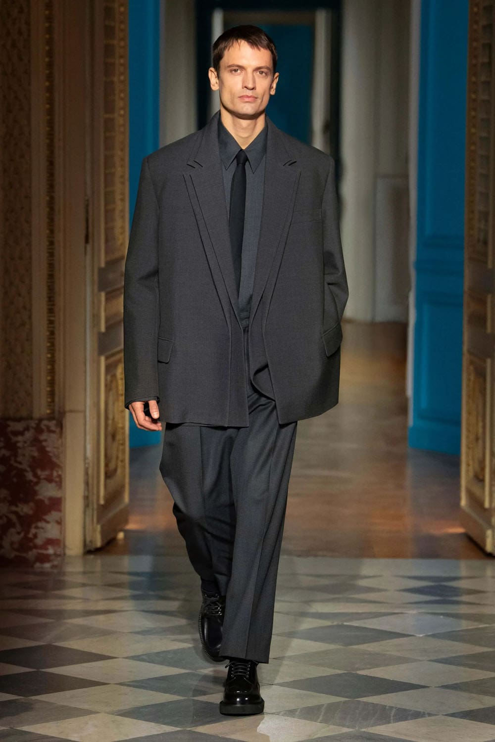 Valentino Fall Winter 2024 2025 Men Runway Magazine (37)
