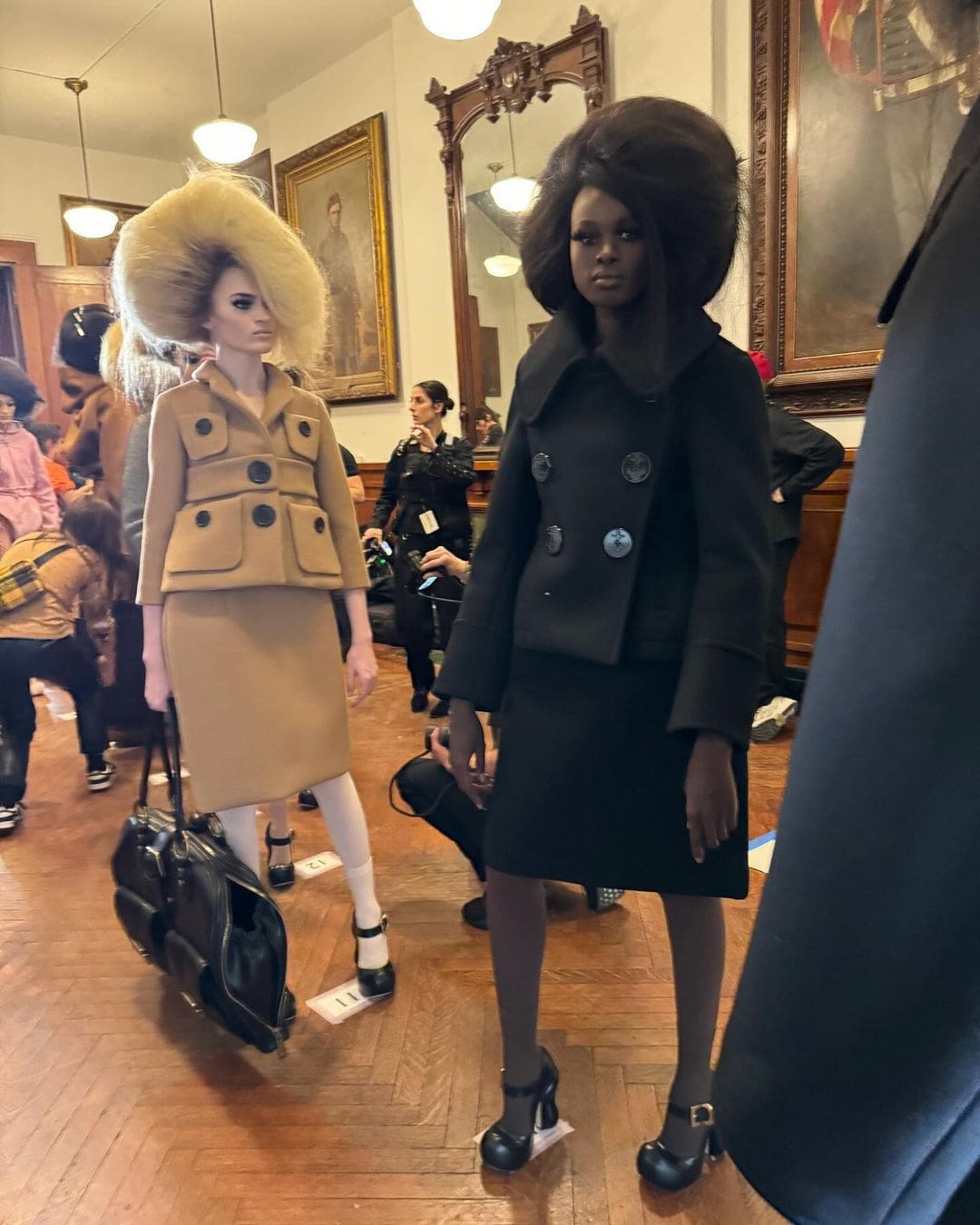 1 Marc Jacobs Spring 2024 Backstage 40 years of Marc Jacobs Runway Magazine