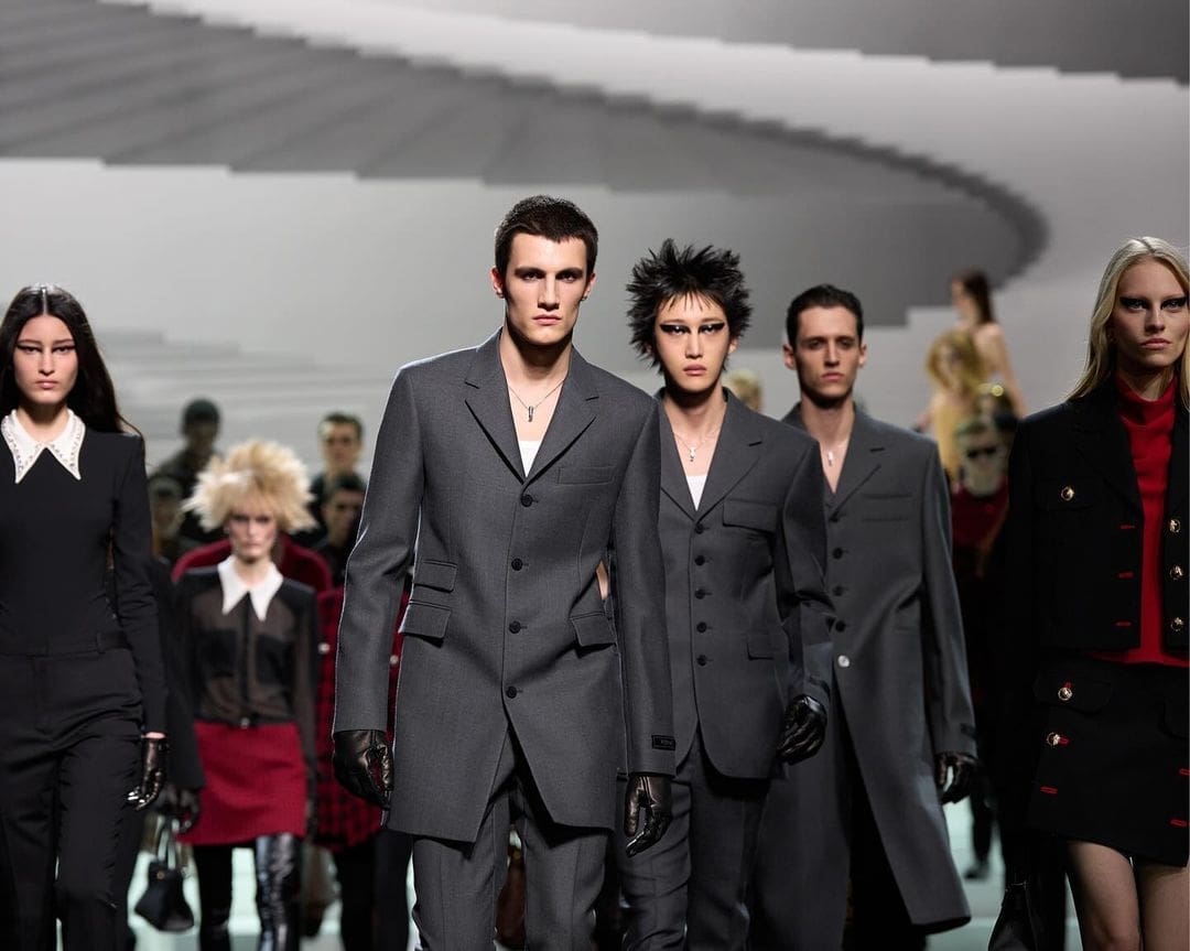 6 Versace Automne Hiver 2024 2025 Runway Magazine