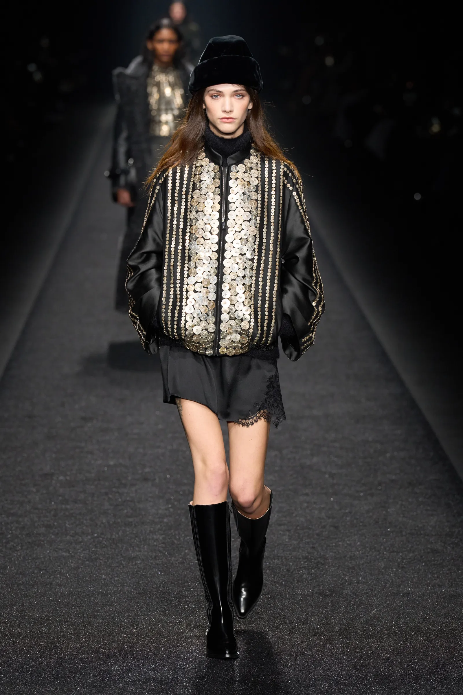 Queda de Alberta Ferretti 2024 2025 Runway Revista (10)