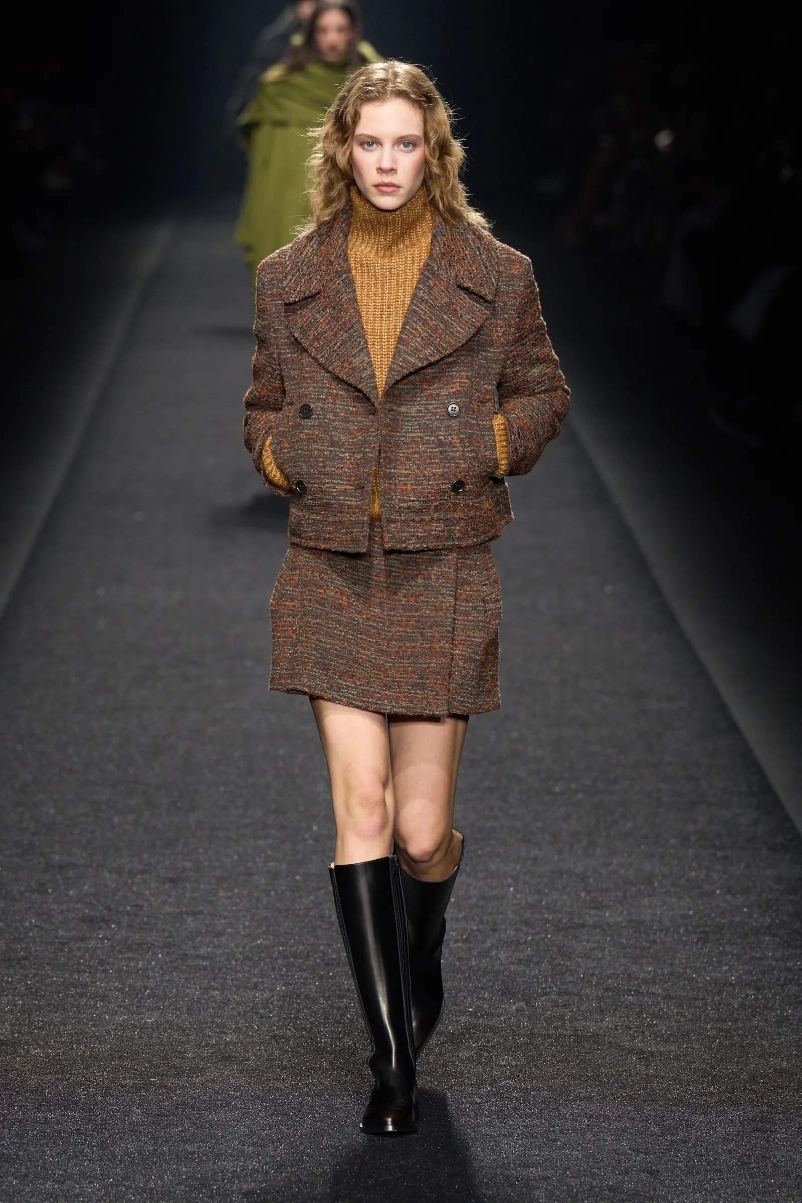 Queda de Alberta Ferretti 2024 2025 Runway Revista (24)