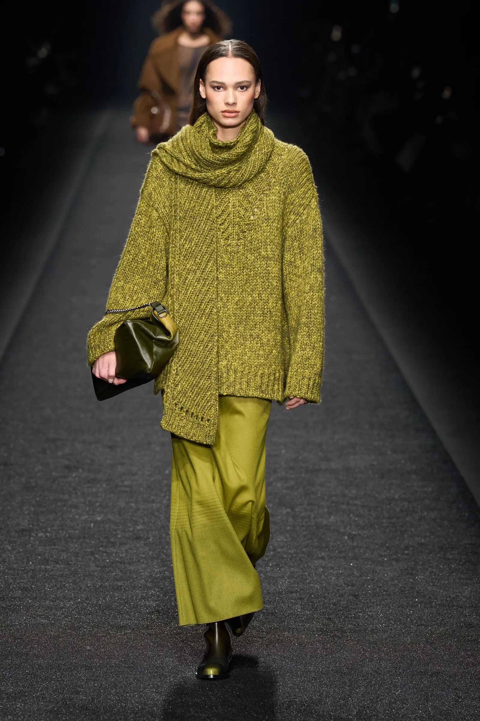 Queda de Alberta Ferretti 2024 2025 Runway Revista (27)